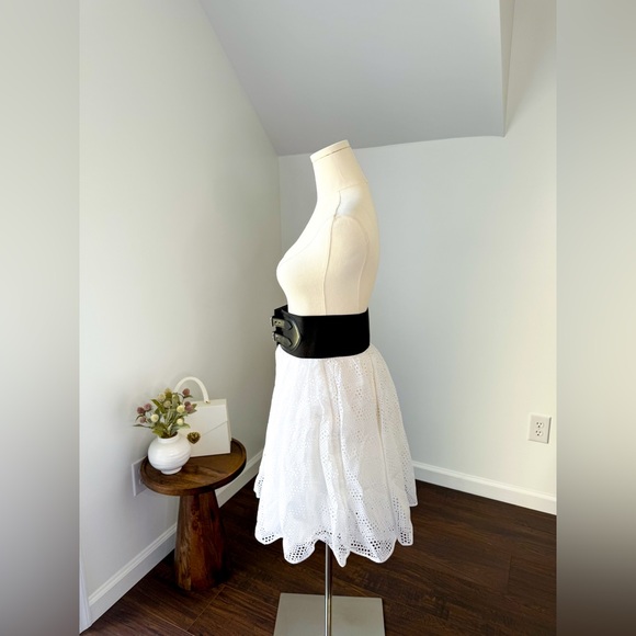 ALAÏA
Laser-cut leather-trimmed broderie anglaise cotton mini skirt - Picture 6 of 11